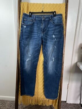 American Eagle Outfitters Men's Dark Blue Distressed Straight Jeans